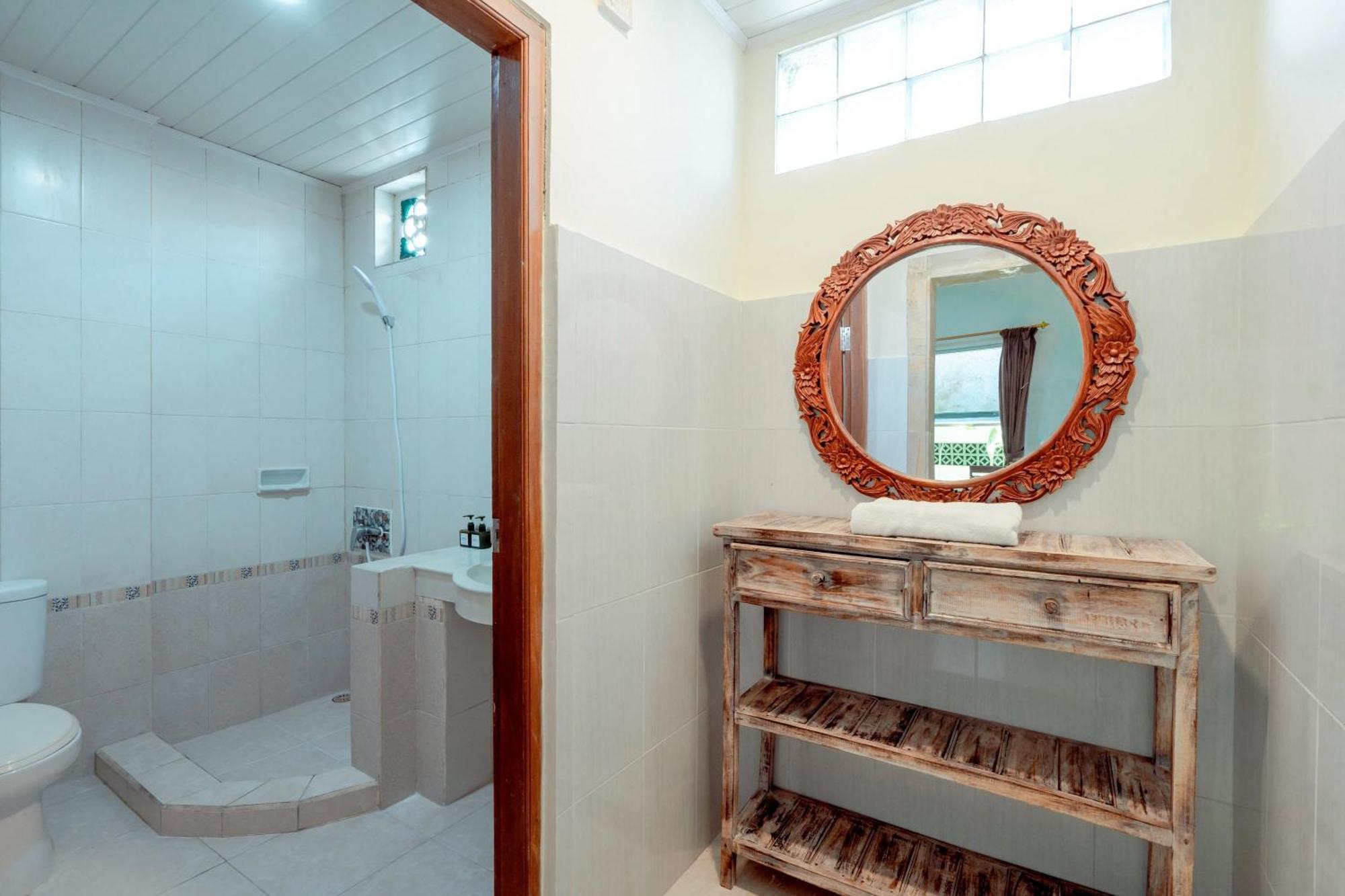 Urbanview Hotel Rasa Sayang Inn Tanjung Benoa Bali Kuta Selatan Екстер'єр фото